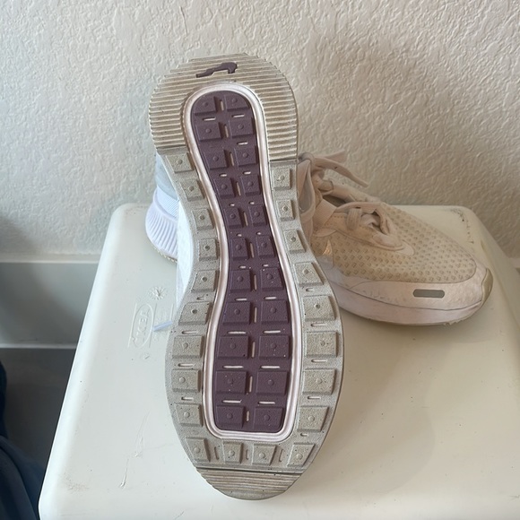 White trainer with mauve highlights. - Picture 3 of 4